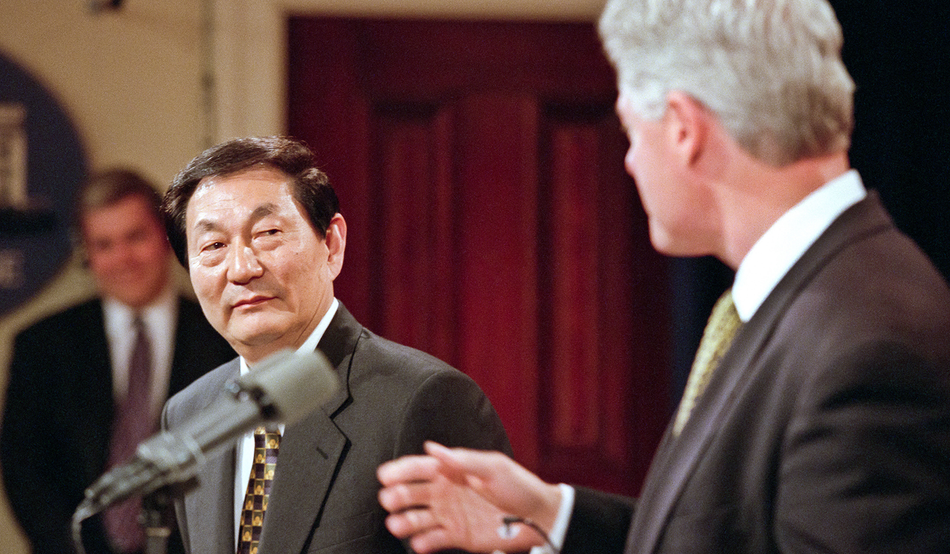 Zhu Rongji at a White House press conference with Bill Clinton in 1999. Image: Richard Ellis / Alamy
