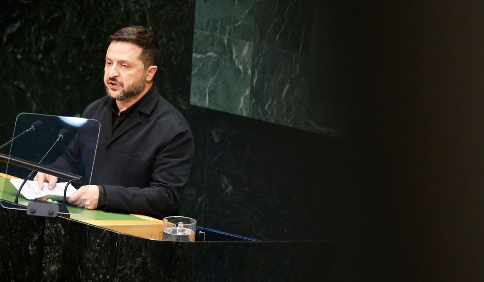 The president of Ukraine, Volodymyr Zelensky, speaks at the UN General Assembly  in New York City. Image: UPI / Alamy 