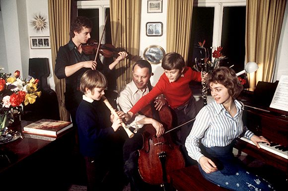 Family values: von der Leyen with her siblings in 1976 © DPA Picture Alliance / Alamy Stock Photo