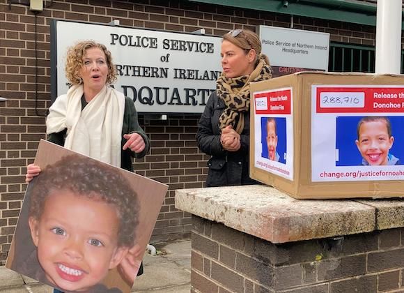 Fiona Donohoe and her sister Niamh delivering a petition to police headquarters. Photo: PA Images / Alamy Stock Photo