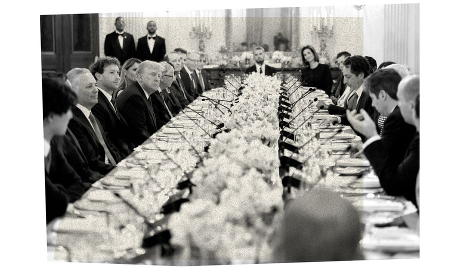 Business and technology leaders, including Mark Zuckerberg, joined the Trumps for dinner at the White House in September 2025 © Alamy