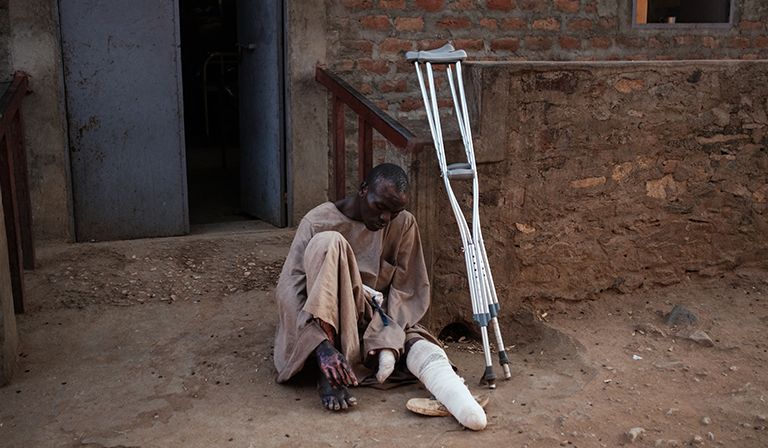 A former SPLM-N fighter recovers in Lewere hospital from injuries caused by a drone strike © Guy Peterson