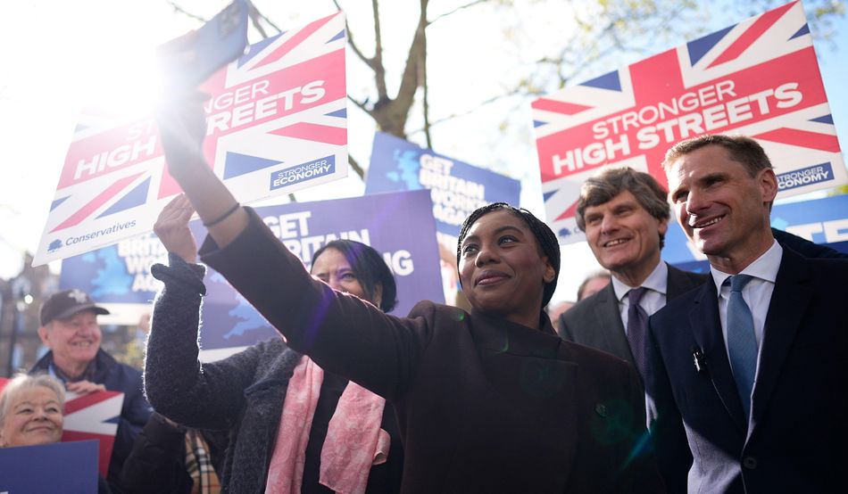 Kemi Badenoch and Chris Philp campaigning for the May elections in south London. Image: Alamy. 