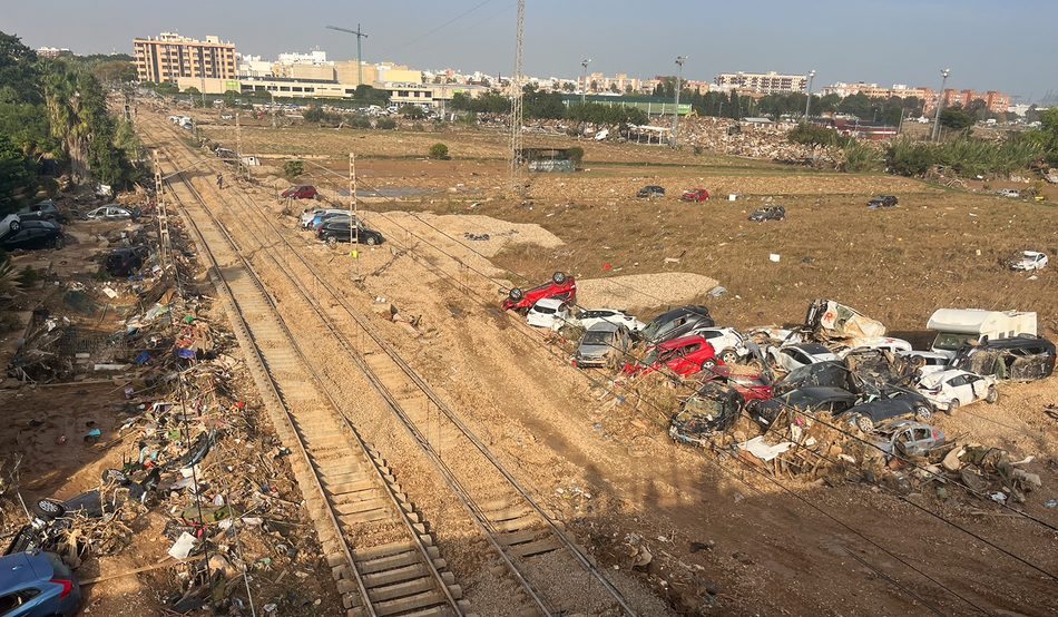 A railway line to the southwest of Valencia. Image: Dominic Hinde