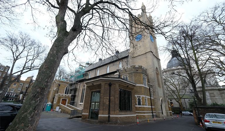 Holy Trinity Brompton church in Knightsbridge © Stephen Burrows / Alamy Stock Photo