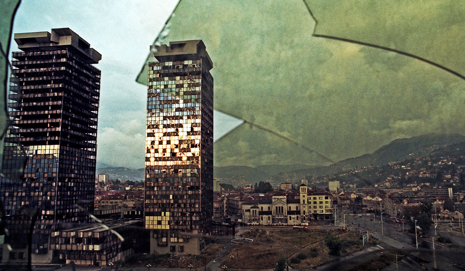 A view of Sarajevo in February 1993, after nearly one year of the siege on the city. Image: Agencja Fotograficzna Caro / Alamy