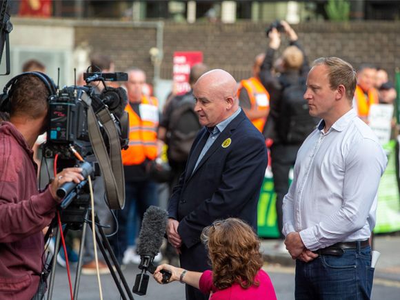 Lights, camera, strike action: Mick Lynch gives  an interview outside Euston station in London © Mark Thomas / Alamy Stock Photo