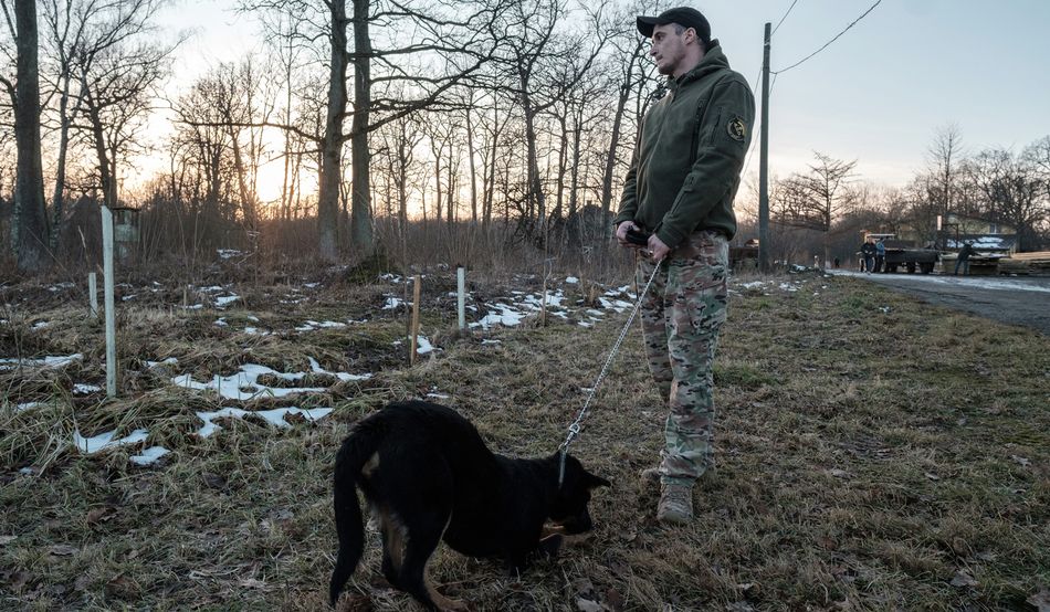 The veterans hope to be able to let go of the past—and build hope for the future. Credit: Les Kasyanov