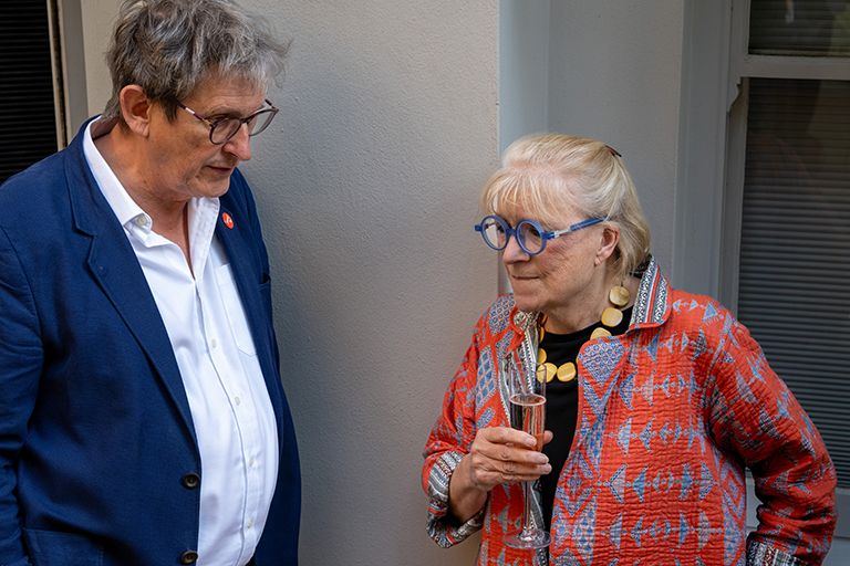 Polly Toynbee talking to Alan Rusbridger © Sascha Klamp