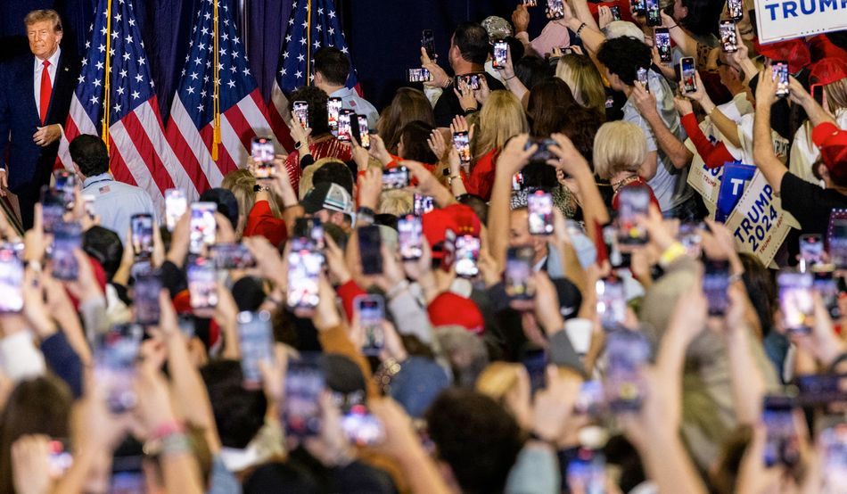 Madness of crowds? Trump arrives at a 
“Get Out the Vote” rally in South Carolina 
in February