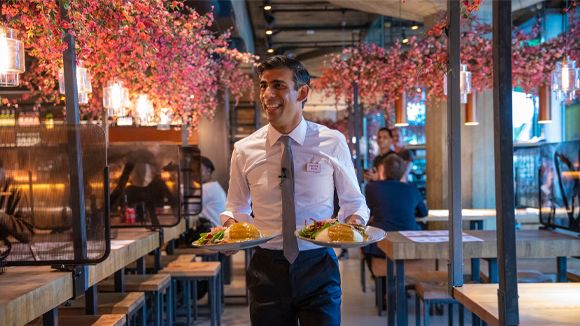 Last summer Rishi Sunak encouraged the early reopening of restaurants to kick-start the economy. © Simon Walker/HM Treasury’