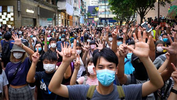 “Five demands, not one less”: protesters signal their position at demonstrations in 2019. © Vincent Yu/AåP/Shutterstock