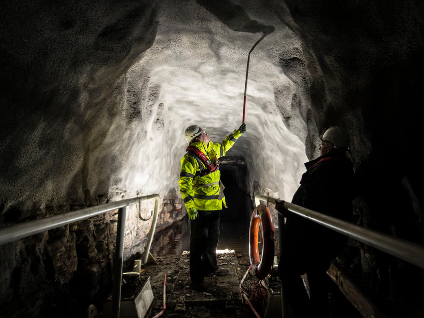 Safety first: a worker from the Canal & River Trust inspects a tunnel at Standedge. Image: PA Images / Alamy Stock Photo
