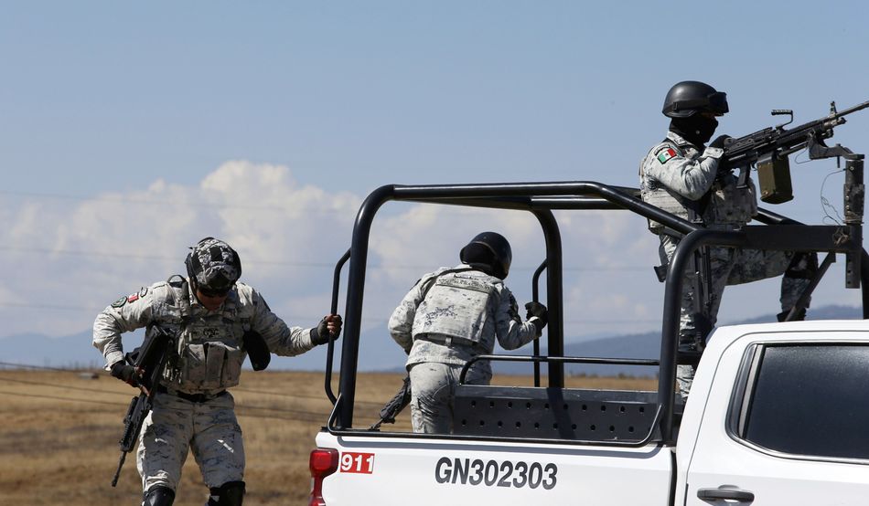 The National Guard outside the prison where Ovidio Guzmán, son of imprisoned drug lord Joaquin “El Chapo” Guzmán, was being held in 2023. Image: Alamy.