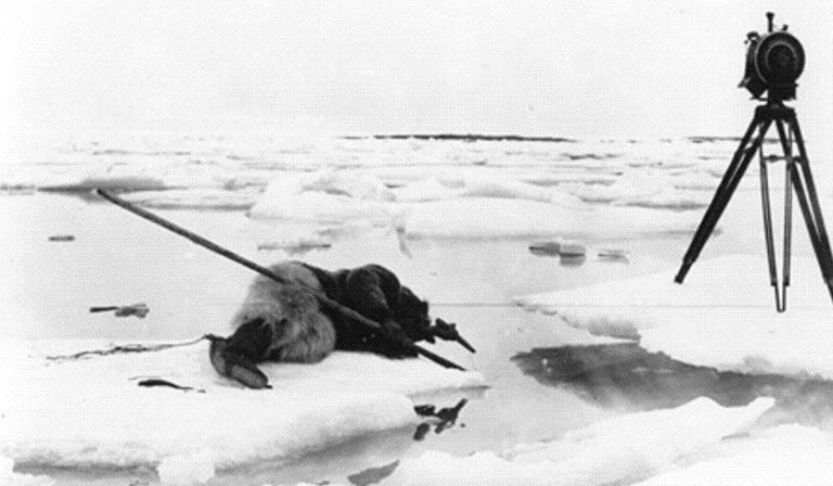 Filming on the floes: ‘Nanook of the North’ coild only happen with Inuit cooperation © History and Art Collection / Alamy Stock Photo