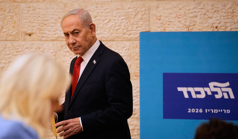 Prime Minister Benjamin Netanyahu casting his ballot in his Likud party primaries on 17th August. Image: UPI / Alamy