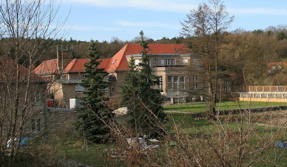 The hotel in Potsdam where the November meeting took place. Via Wikipedia