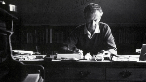 Benjamin Britten writing music in the key of war. Image: Science History Images / Alamy